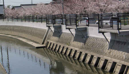 排水路張り出しデッキ