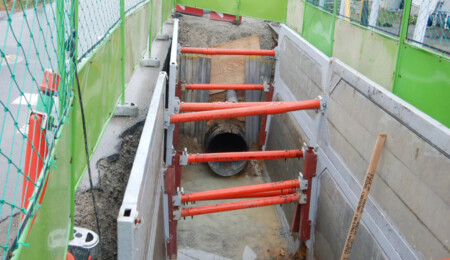 農業用水管施工中